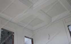 Кессонные гипсокартонные потолки с лепниной.