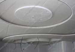 Дизайн многоуровневых гипсокартонных потолков в гостиной и спальне.