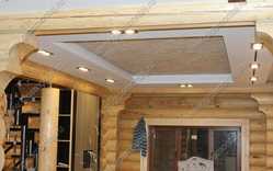 Потолки из гипсокартона в доме из оцилиндрованного бруса.
