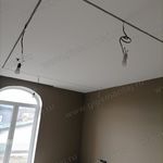 Линейный свет на потолке