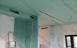 Гипсокартонные потолки с треками и парящим профилем