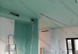 Гипсокартонные потолки с треками и парящим профилем