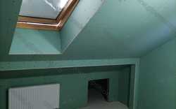 Облицовка ГКЛВ многоуровневых скатов мансарды.