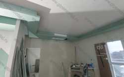 Фрезерованные короба на потолке из гипсокартона со скрытой подсветкой