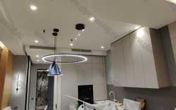 Современный парящий потолок с подсветкой