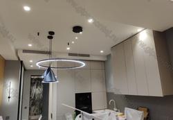 Современный парящий потолок с подсветкой