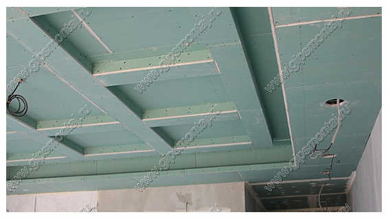 Пример ремонта потолка в коттедже
